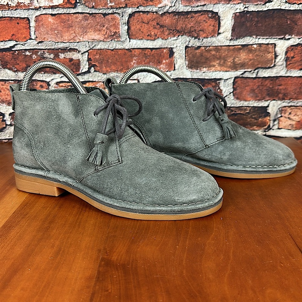 Hush Puppies Cyra Catelyn grey suede chukka/ankle tie boots. Size 6.5